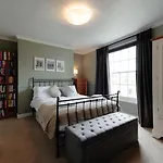 Tatil Evi Tranquil Townhouse In Clifton Wood