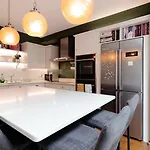 Tranquil Townhouse In Clifton Wood *