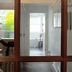 Tranquil Townhouse In Clifton Wood