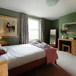 Tranquil Townhouse In Clifton Wood *
