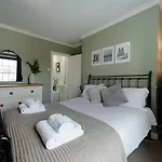 Tranquil Townhouse In Clifton Wood Vakantiehuis