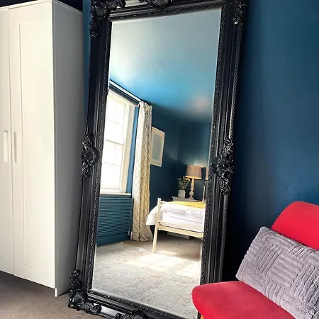 Tranquil Townhouse In Clifton Wood *