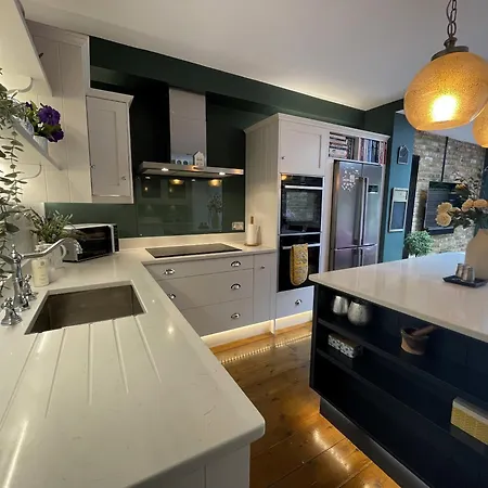Tranquil Townhouse In Clifton Wood Bristol