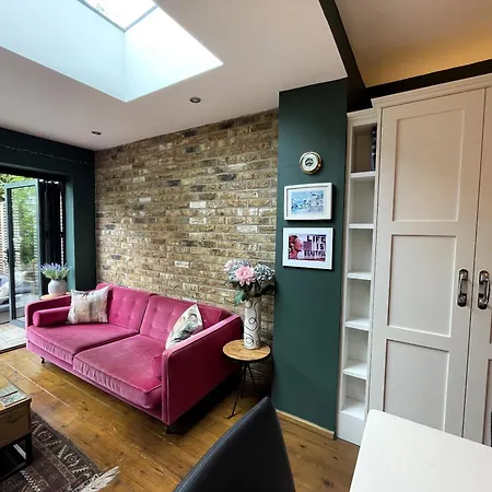 Fabulous Townhouse In Clifton Nyaraló