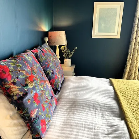 Fabulous Townhouse In Clifton *