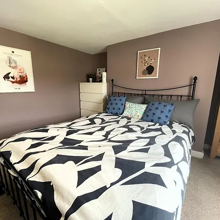 Fabulous Townhouse In Clifton Nyaraló