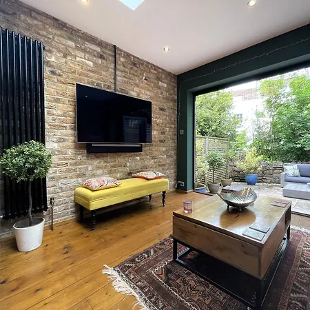 Fabulous Townhouse In Clifton