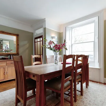 Tranquil Townhouse In Clifton Wood Bristol