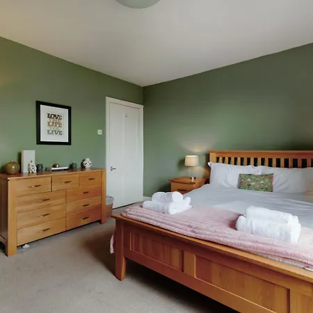 Feriehus Tranquil Townhouse In Clifton Wood *