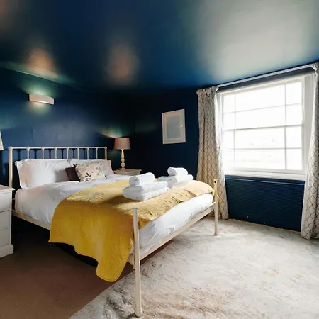Tranquil Townhouse In Clifton Wood 別荘