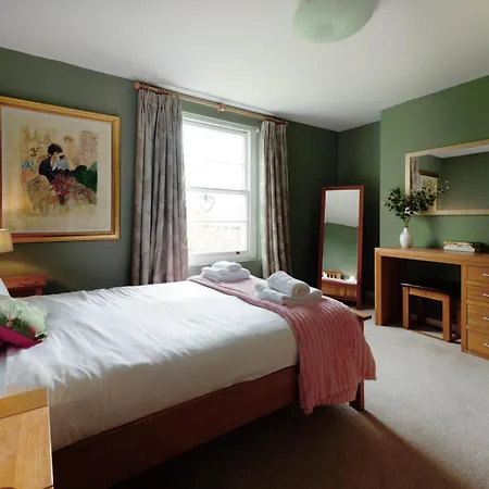 Tranquil Townhouse In Clifton Wood *