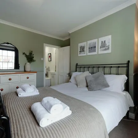 Tranquil Townhouse In Clifton Wood Nyaraló