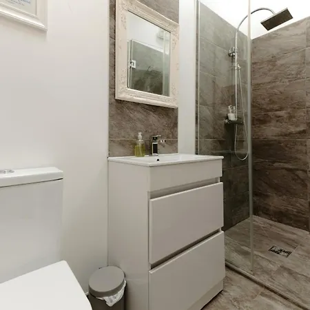 Tranquil Townhouse In Clifton Wood 別荘
