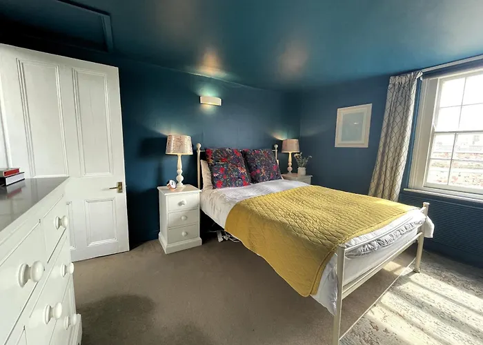 Fabulous Townhouse In Clifton *