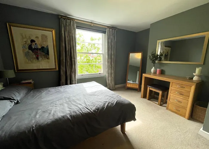 Fabulous Townhouse In Clifton *