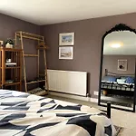 Holiday home Tranquil Townhouse In Clifton Wood
