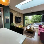 Holiday home Tranquil Townhouse In Clifton Wood *