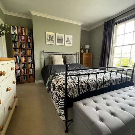 Fabulous Townhouse In Clifton