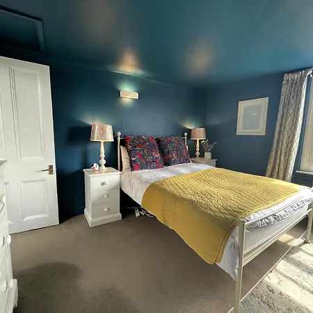 Fabulous Townhouse In Clifton *