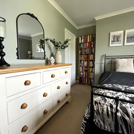 Tranquil Townhouse In Clifton Wood Bristol