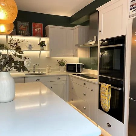 Fabulous Townhouse In Clifton