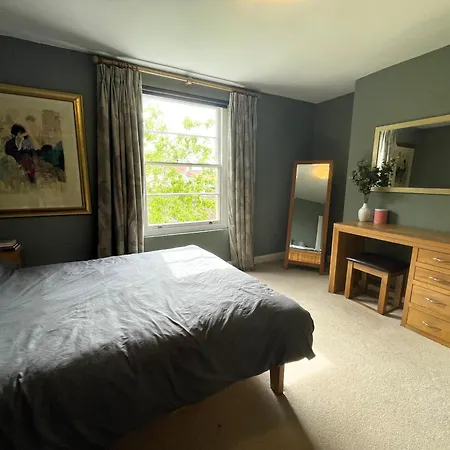 Fabulous Townhouse In Clifton *