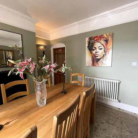 Fabulous Townhouse In Clifton *