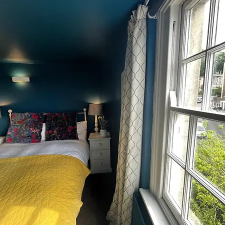 Fabulous Townhouse In Clifton *