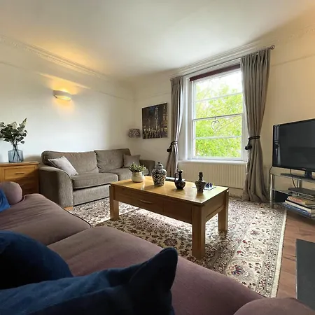 Fabulous Townhouse In Clifton Bristol