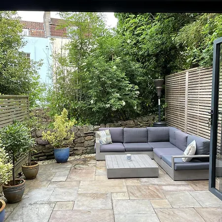 Tranquil Townhouse In Clifton Wood Bristol