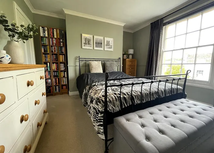 Fabulous Townhouse In Clifton