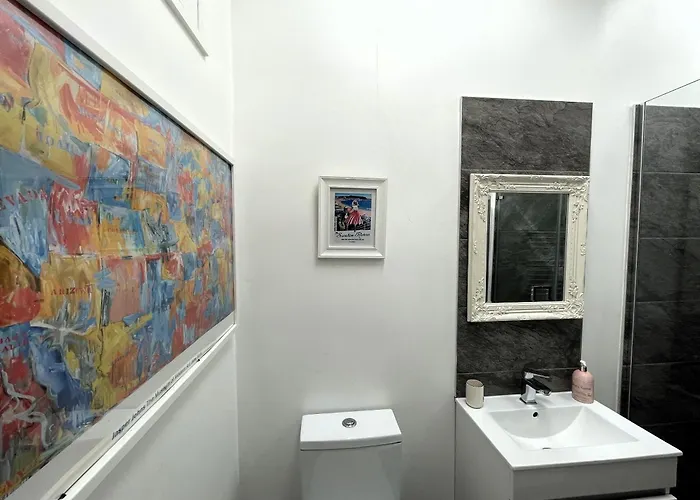 Fabulous Townhouse In Clifton