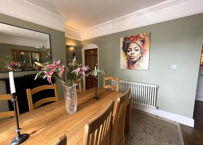 Fabulous Townhouse In Clifton *