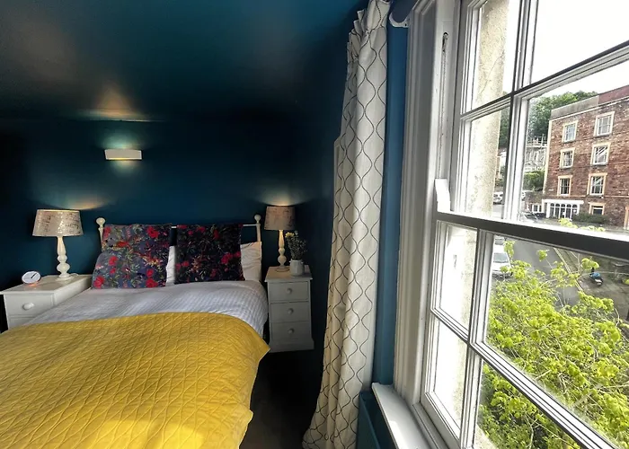 Fabulous Townhouse In Clifton *