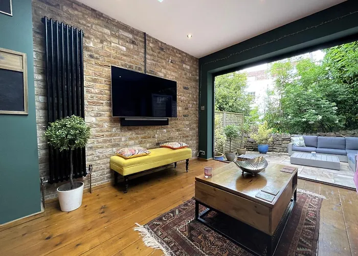 Fabulous Townhouse In Clifton